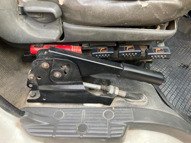 フォワード 強化ダンプ 6速マニュアル 2ペダル 5.2ディーゼル 新明和DRF4 電動コボレーン 3.7t積 FRR90C3S タイヤサイズ225/80R17.5 タイヤチェーン1ペア有り ラジオデッキ HSA 4tダンプ(42枚目)