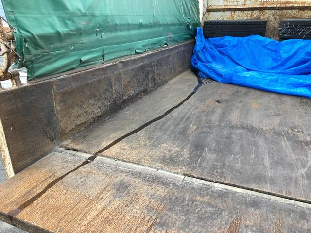 フォワード 強化ダンプ 6速マニュアル 2ペダル 5.2ディーゼル 新明和DRF4 電動コボレーン 3.7t積 FRR90C3S タイヤサイズ225/80R17.5 タイヤチェーン1ペア有り ラジオデッキ HSA 4tダンプ(63枚目)