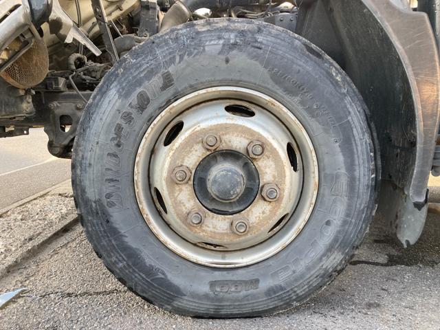 フォワード 強化ダンプ 6速マニュアル 2ペダル 5.2ディーゼル 新明和DRF4 電動コボレーン 3.7t積 FRR90C3S タイヤサイズ225/80R17.5 タイヤチェーン1ペア有り ラジオデッキ HSA 4tダンプ(74枚目)