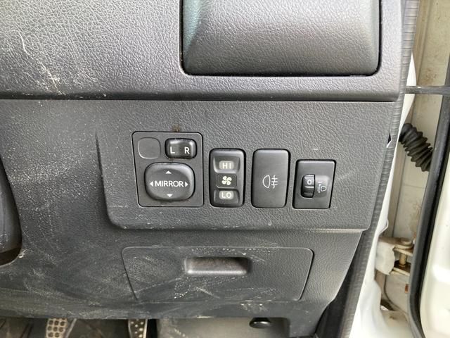 ライトエースバン ＧＬ　４ＷＤ　オートマチック　両側スライドドア　キーレス　リヤヒーター　ナビ　ＴＶフルセグ　ＡＭ／ＦＭ　Ｂｌｕｅｔｏｏｔｈ　パワステ　エアコン　エアバックタイヤサイズ１７５Ｒ１３－８ＰＲ　１１９４７５ｋｍ（7枚目）