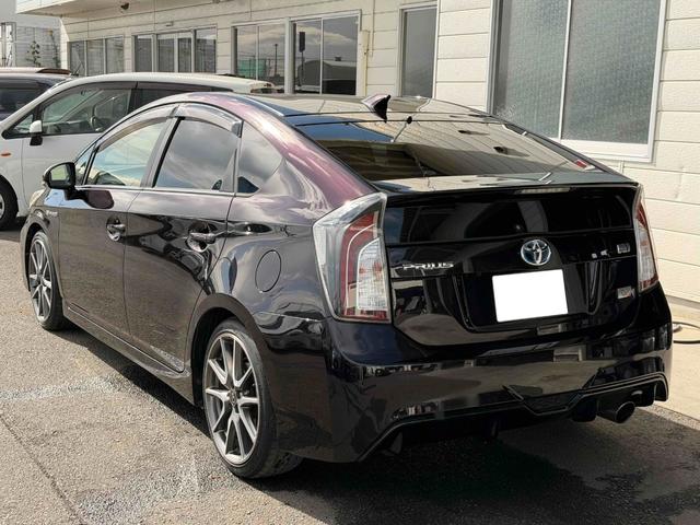 プリウス Ｓツーリングセレクション・Ｇ’ｓ　専用シート　エアロパーツ　１７ＡＷ　純正フルセグナビＴＶ　Ｂｌｕｅｔｏｏｔｈ対応　バックカメラ　ＥＴＣ　ＨＩＤヘッドライト　プッシュスタート（8枚目）