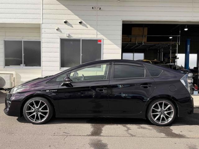 プリウス Ｓツーリングセレクション・Ｇ’ｓ　専用シート　エアロパーツ　１７ＡＷ　純正フルセグナビＴＶ　Ｂｌｕｅｔｏｏｔｈ対応　バックカメラ　ＥＴＣ　ＨＩＤヘッドライト　プッシュスタート（9枚目）