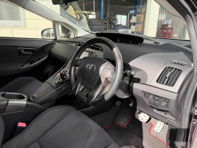 プリウス Ｓツーリングセレクション・Ｇ’ｓ　専用シート　エアロパーツ　１７ＡＷ　純正フルセグナビＴＶ　Ｂｌｕｅｔｏｏｔｈ対応　バックカメラ　ＥＴＣ　ＨＩＤヘッドライト　プッシュスタート（10枚目）