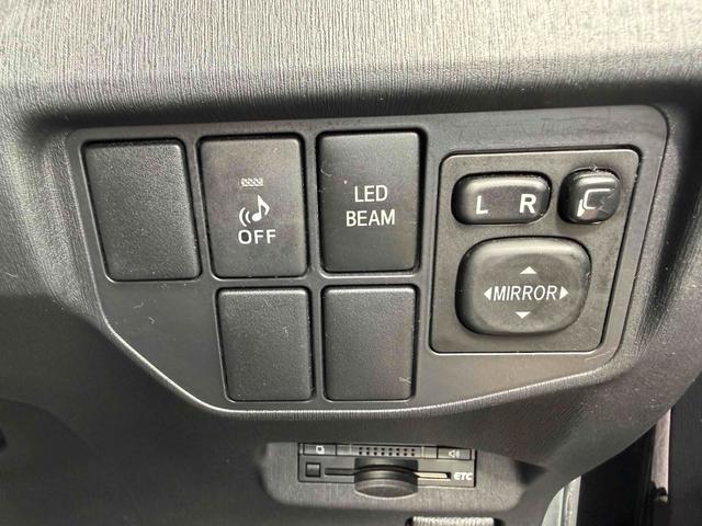 プリウス Ｓツーリングセレクション・Ｇ’ｓ　専用シート　エアロパーツ　１７ＡＷ　純正フルセグナビＴＶ　Ｂｌｕｅｔｏｏｔｈ対応　バックカメラ　ＥＴＣ　ＨＩＤヘッドライト　プッシュスタート（21枚目）