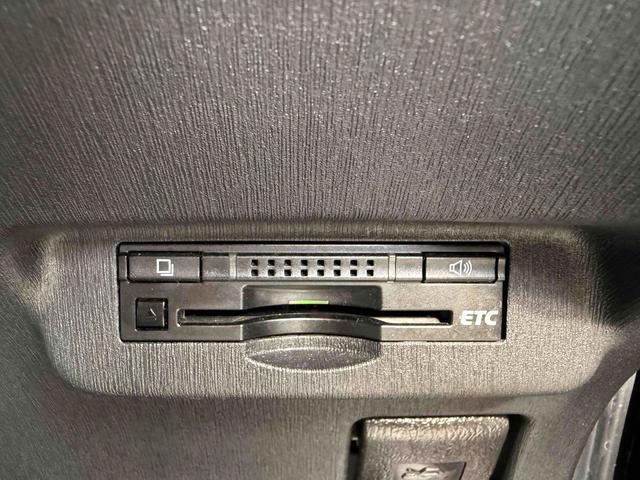 プリウス Ｓツーリングセレクション・Ｇ’ｓ　専用シート　エアロパーツ　１７ＡＷ　純正フルセグナビＴＶ　Ｂｌｕｅｔｏｏｔｈ対応　バックカメラ　ＥＴＣ　ＨＩＤヘッドライト　プッシュスタート（22枚目）