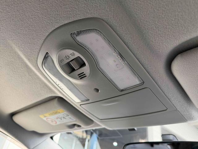 プリウス Ｓツーリングセレクション・Ｇ’ｓ　専用シート　エアロパーツ　１７ＡＷ　純正フルセグナビＴＶ　Ｂｌｕｅｔｏｏｔｈ対応　バックカメラ　ＥＴＣ　ＨＩＤヘッドライト　プッシュスタート（25枚目）