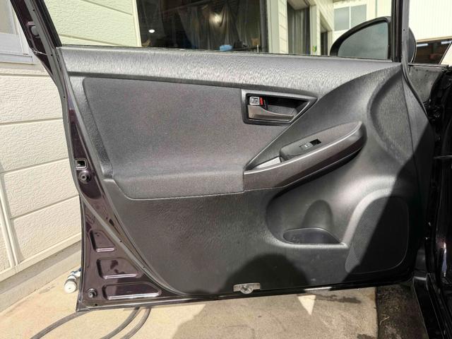 プリウス Ｓツーリングセレクション・Ｇ’ｓ　専用シート　エアロパーツ　１７ＡＷ　純正フルセグナビＴＶ　Ｂｌｕｅｔｏｏｔｈ対応　バックカメラ　ＥＴＣ　ＨＩＤヘッドライト　プッシュスタート（26枚目）