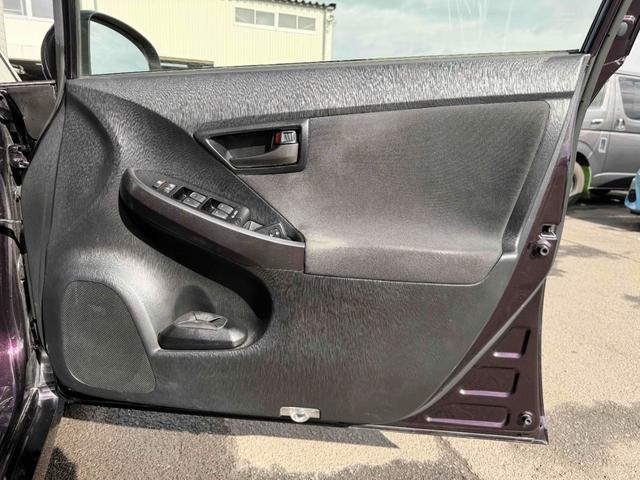 プリウス Ｓツーリングセレクション・Ｇ’ｓ　専用シート　エアロパーツ　１７ＡＷ　純正フルセグナビＴＶ　Ｂｌｕｅｔｏｏｔｈ対応　バックカメラ　ＥＴＣ　ＨＩＤヘッドライト　プッシュスタート（27枚目）