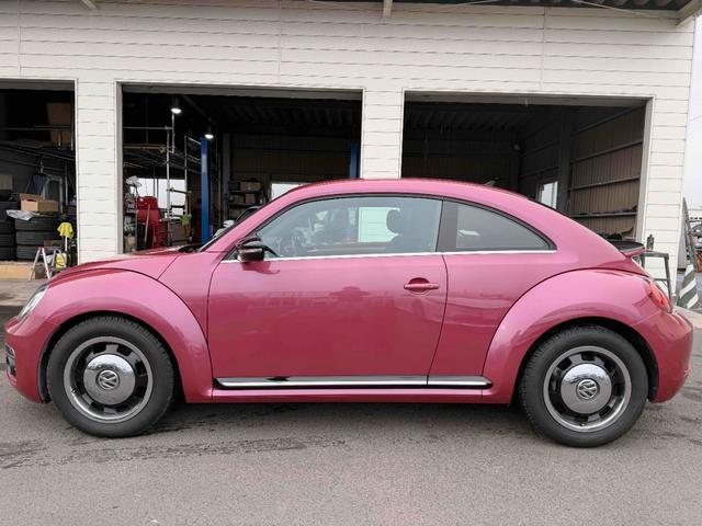 ザ・ビートル ハッシュタグピンクビートル　３００台限定車　スマートキー　専用カラー　専用タータンチェック柄シート　純正ナビＴＶ　ＥＴＣ（3枚目）