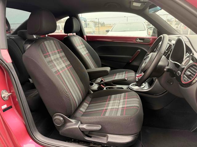 ザ・ビートル ハッシュタグピンクビートル　３００台限定車　スマートキー　専用カラー　専用タータンチェック柄シート　純正ナビＴＶ　ＥＴＣ（11枚目）