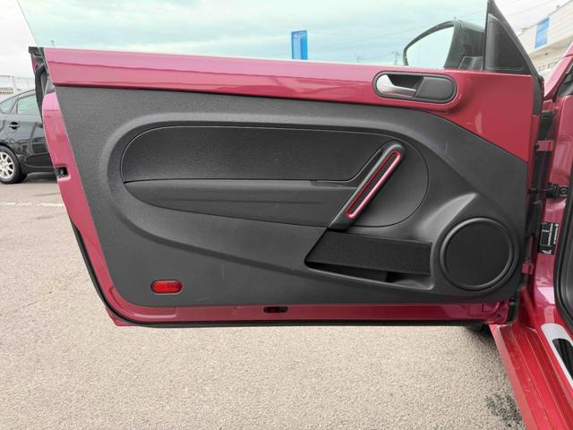 ザ・ビートル ハッシュタグピンクビートル　３００台限定車　スマートキー　専用カラー　専用タータンチェック柄シート　純正ナビＴＶ　ＥＴＣ（27枚目）