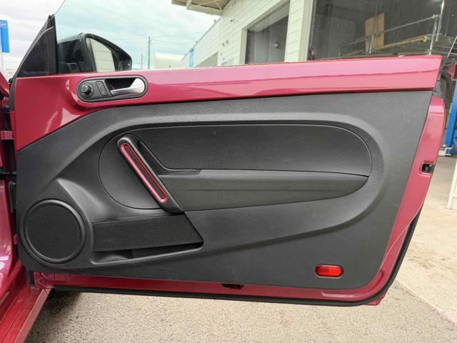 ザ・ビートル ハッシュタグピンクビートル　３００台限定車　スマートキー　専用カラー　専用タータンチェック柄シート　純正ナビＴＶ　ＥＴＣ（28枚目）