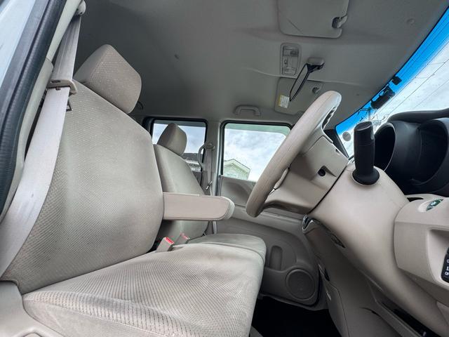 Ｎ－ＢＯＸ Ｇ・Ｌパッケージ　４ＷＤ　後席両側パワースライドドア　ドライブレコーダー　スマートキー　プッシュスタートエンジン　ワンセグナビ　バックカメラ　ＥＴＣ　ステアリングリモコン（12枚目）