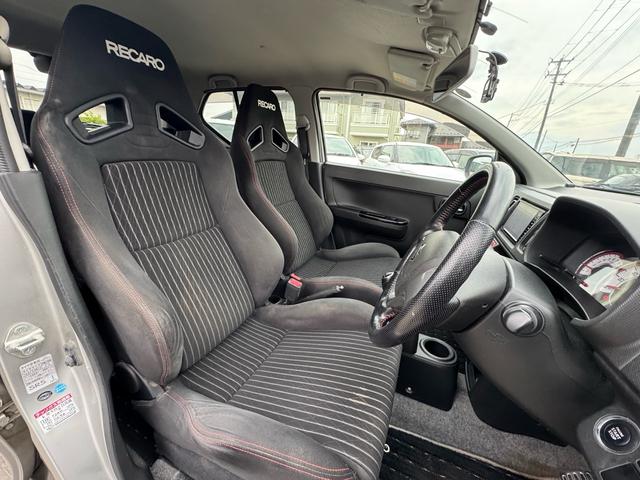 アルトワークス ベースグレード　４ＷＤ　マニュアル車　５ＭＴ　ドライブレコーダー　スマートキー　プッシュスタートエンジン　フルセグナビ　ＥＴＣ　ステアリングリモコン（12枚目）