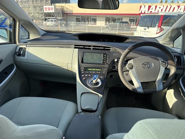 プリウス Ｓ　ＥＴＣ　バックカメラ　ナビ　ＴＶ　アルミホイール　オートライト　ＣＶＴ　スマートキー　電動格納ミラー　盗難防止システム　ＣＤ　ＤＶＤ再生　ミュージックプレイヤー接続可　Ｂｌｕｅｔｏｏｔｈ（6枚目）