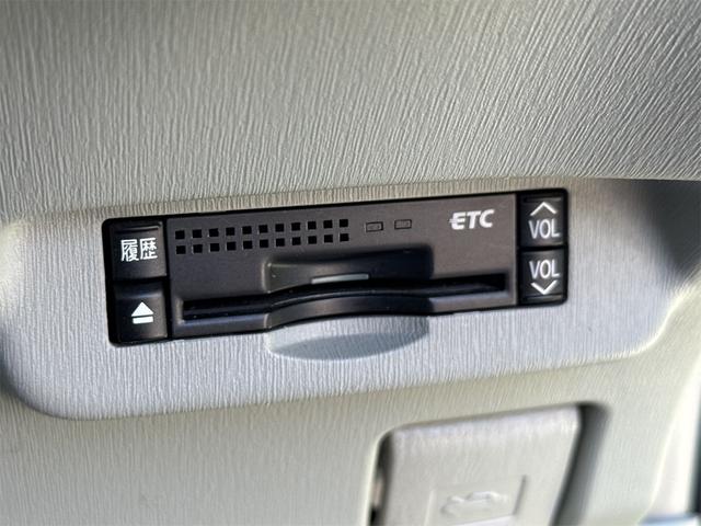 プリウス Ｓ　ＥＴＣ　バックカメラ　ナビ　ＴＶ　アルミホイール　オートライト　ＣＶＴ　スマートキー　電動格納ミラー　盗難防止システム　ＣＤ　ＤＶＤ再生　ミュージックプレイヤー接続可　Ｂｌｕｅｔｏｏｔｈ（8枚目）