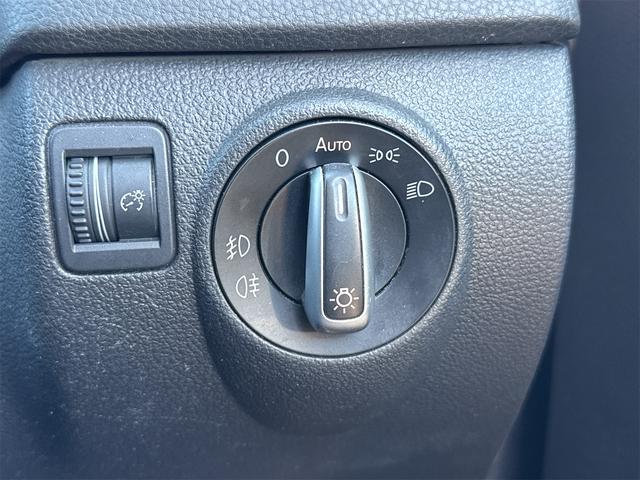 ティグアン スポーツ＆スタイル　４ＷＤ　ＥＴＣ　バックカメラ　オートクルーズコントロール　ナビ　ＴＶ　オートライト　ＨＩＤ　アルミホイール　キーレスエントリー　電動格納ミラー　シートヒーター　ＡＴ　盗難防止システム　ＣＤ　ＤＶＤ再生（17枚目）