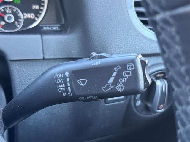 ティグアン スポーツ＆スタイル　４ＷＤ　ＥＴＣ　バックカメラ　オートクルーズコントロール　ナビ　ＴＶ　オートライト　ＨＩＤ　アルミホイール　キーレスエントリー　電動格納ミラー　シートヒーター　ＡＴ　盗難防止システム　ＣＤ　ＤＶＤ再生（47枚目）