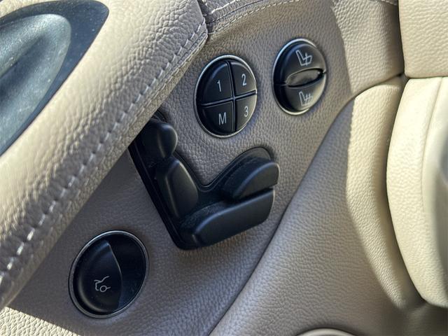 ＳＬ ＳＬ３５０　オープンカー　左ハンドル　ナビ　クリアランスソナー　オートクルーズコントロール　オートライト　ＨＩＤ　ヘッドライトウォッシャー　ＡＴ　キーレスエントリー　電動格納ミラー　シートヒーター　アルミホイール（10枚目）
