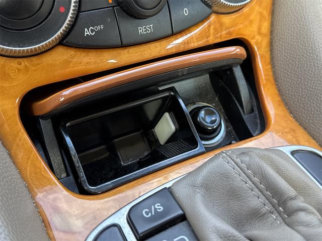 ＳＬ ＳＬ３５０　オープンカー　左ハンドル　ナビ　クリアランスソナー　オートクルーズコントロール　オートライト　ＨＩＤ　ヘッドライトウォッシャー　ＡＴ　キーレスエントリー　電動格納ミラー　シートヒーター　アルミホイール（14枚目）
