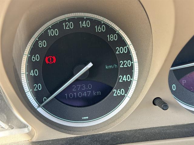 ＳＬ ＳＬ３５０　オープンカー　左ハンドル　ナビ　クリアランスソナー　オートクルーズコントロール　オートライト　ＨＩＤ　ヘッドライトウォッシャー　ＡＴ　キーレスエントリー　電動格納ミラー　シートヒーター　アルミホイール（26枚目）