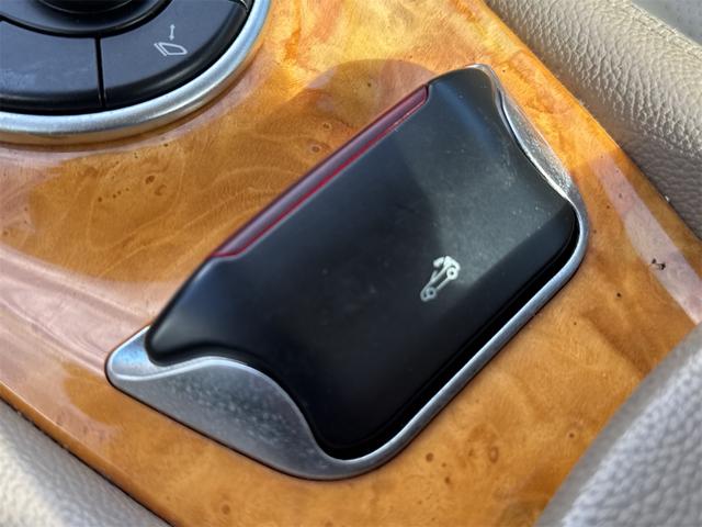 ＳＬ ＳＬ３５０　オープンカー　左ハンドル　ナビ　クリアランスソナー　オートクルーズコントロール　オートライト　ＨＩＤ　ヘッドライトウォッシャー　ＡＴ　キーレスエントリー　電動格納ミラー　シートヒーター　アルミホイール（37枚目）