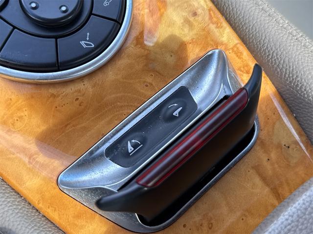 ＳＬ ＳＬ３５０　オープンカー　左ハンドル　ナビ　クリアランスソナー　オートクルーズコントロール　オートライト　ＨＩＤ　ヘッドライトウォッシャー　ＡＴ　キーレスエントリー　電動格納ミラー　シートヒーター　アルミホイール（38枚目）