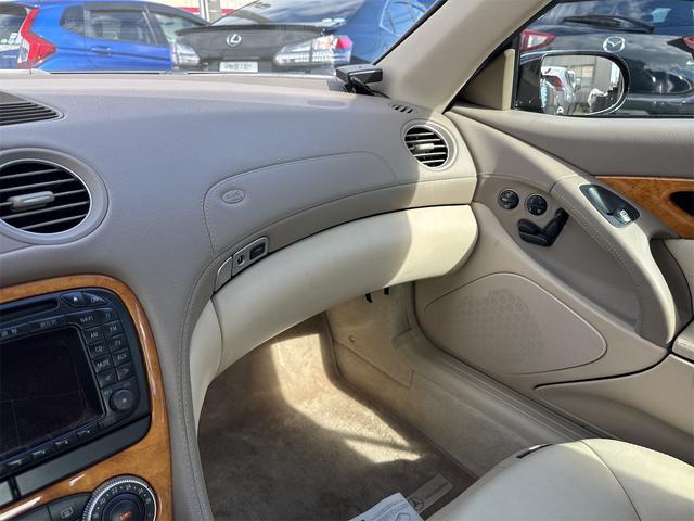 ＳＬ ＳＬ３５０　オープンカー　左ハンドル　ナビ　クリアランスソナー　オートクルーズコントロール　オートライト　ＨＩＤ　ヘッドライトウォッシャー　ＡＴ　キーレスエントリー　電動格納ミラー　シートヒーター　アルミホイール（39枚目）