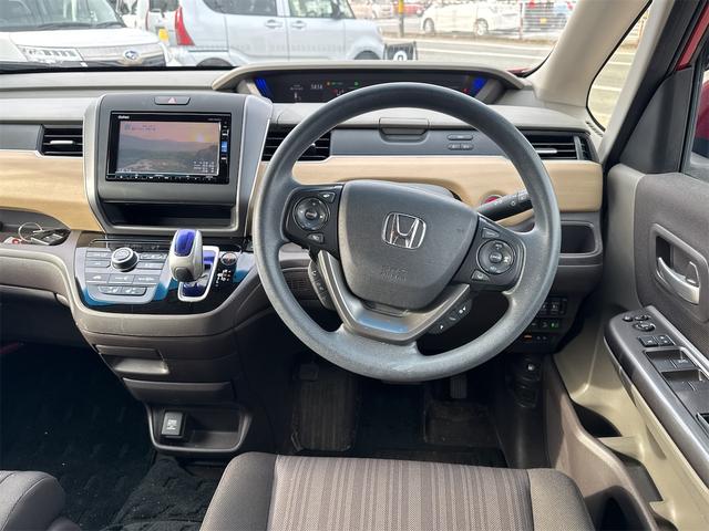 フリードハイブリッド ハイブリッド・Gホンダセンシング 4WD ドライブレコーダー ETC バックカメラ ナビ TV オートクルーズコントロール レーンアシスト 衝突被害軽減システム 両側電動スライドドア オートライト LEDヘッドランプ スマートキー(8枚目)