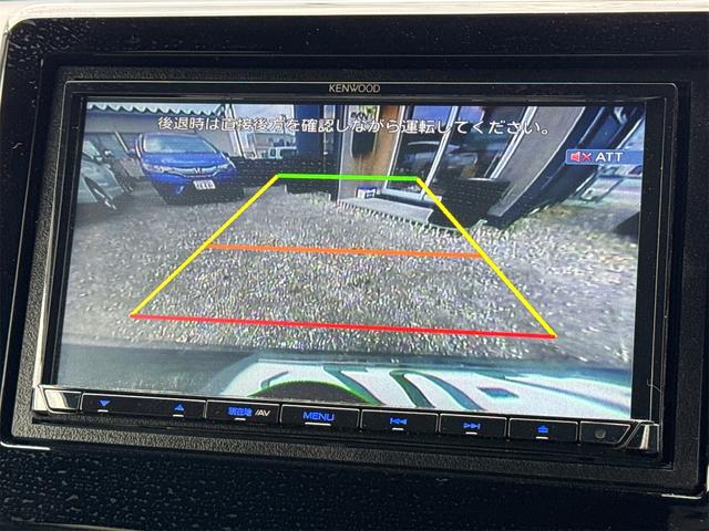 バックカメラも付いています。駐車の時に便利なのはもちろんの事、後方死角にいる子供たちに気が付くことができるので安心安全ですね