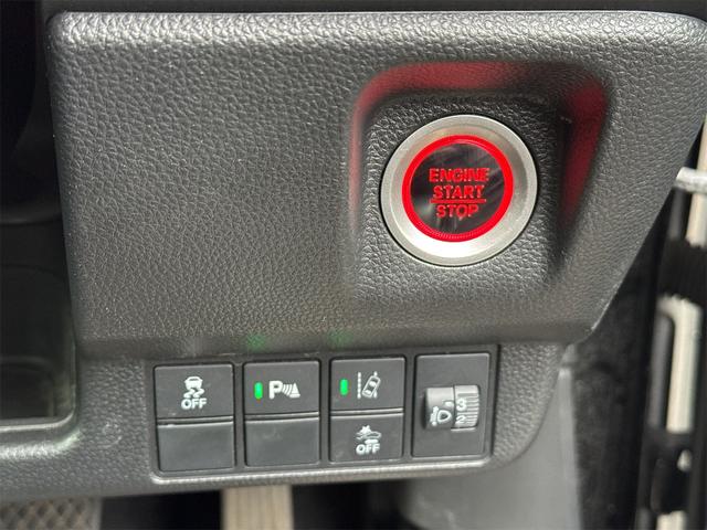 車線はみだしを知らせてくれる機能!レーンアシスト付!