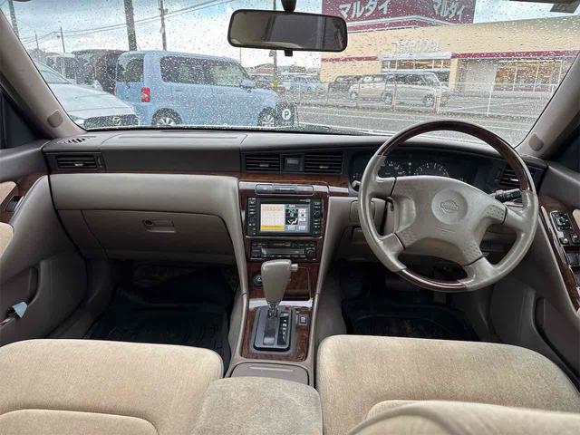 ローレル メダリスト　セレンシア　ＮＡＶＩエディション　フルノーマル車　タイミングベルト交換渡　オートライト　キーレスエントリー　電動格納ミラー　パワーシート　ＣＤ　ミュージックプレイヤー接続可　衝突安全ボディ　ＡＢＳ　エアコン　パワーステアリング（7枚目）