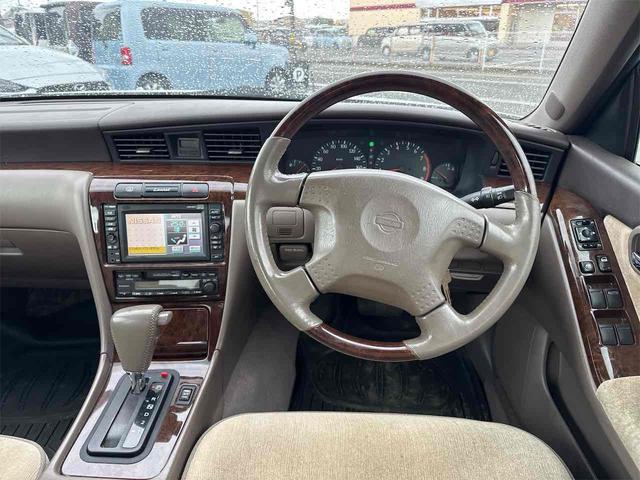 ローレル メダリスト　セレンシア　ＮＡＶＩエディション　フルノーマル車　タイミングベルト交換渡　オートライト　キーレスエントリー　電動格納ミラー　パワーシート　ＣＤ　ミュージックプレイヤー接続可　衝突安全ボディ　ＡＢＳ　エアコン　パワーステアリング（8枚目）