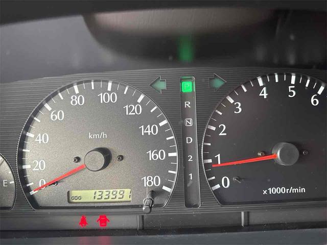 ローレル メダリスト　セレンシア　ＮＡＶＩエディション　フルノーマル車　タイミングベルト交換渡　オートライト　キーレスエントリー　電動格納ミラー　パワーシート　ＣＤ　ミュージックプレイヤー接続可　衝突安全ボディ　ＡＢＳ　エアコン　パワーステアリング（10枚目）