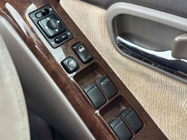 ローレル メダリスト　セレンシア　ＮＡＶＩエディション　フルノーマル車　タイミングベルト交換渡　オートライト　キーレスエントリー　電動格納ミラー　パワーシート　ＣＤ　ミュージックプレイヤー接続可　衝突安全ボディ　ＡＢＳ　エアコン　パワーステアリング（15枚目）