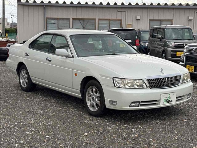 ローレル メダリスト　セレンシア　ＮＡＶＩエディション　フルノーマル車　タイミングベルト交換渡　オートライト　キーレスエントリー　電動格納ミラー　パワーシート　ＣＤ　ミュージックプレイヤー接続可　衝突安全ボディ　ＡＢＳ　エアコン　パワーステアリング（18枚目）