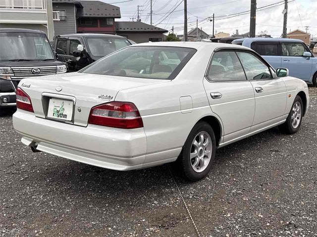 ローレル メダリスト　セレンシア　ＮＡＶＩエディション　フルノーマル車　タイミングベルト交換渡　オートライト　キーレスエントリー　電動格納ミラー　パワーシート　ＣＤ　ミュージックプレイヤー接続可　衝突安全ボディ　ＡＢＳ　エアコン　パワーステアリング（19枚目）