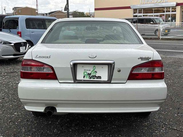 ローレル メダリスト　セレンシア　ＮＡＶＩエディション　フルノーマル車　タイミングベルト交換渡　オートライト　キーレスエントリー　電動格納ミラー　パワーシート　ＣＤ　ミュージックプレイヤー接続可　衝突安全ボディ　ＡＢＳ　エアコン　パワーステアリング（20枚目）