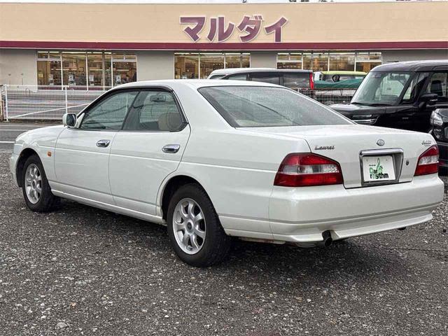 ローレル メダリスト　セレンシア　ＮＡＶＩエディション　フルノーマル車　タイミングベルト交換渡　オートライト　キーレスエントリー　電動格納ミラー　パワーシート　ＣＤ　ミュージックプレイヤー接続可　衝突安全ボディ　ＡＢＳ　エアコン　パワーステアリング（21枚目）