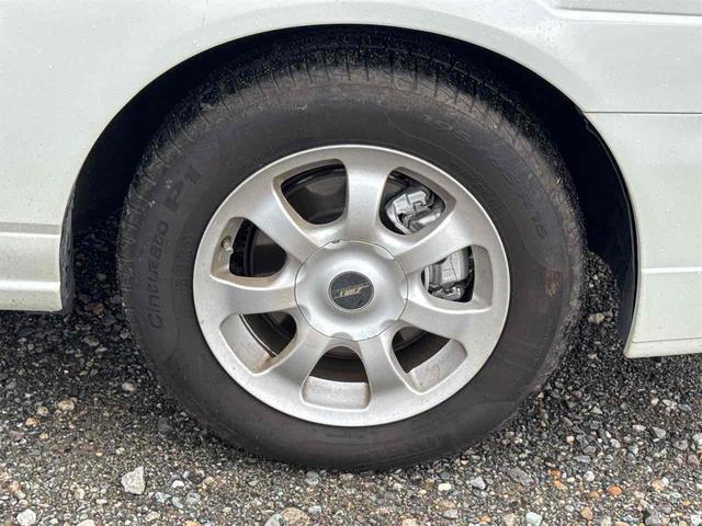 ローレル メダリスト　セレンシア　ＮＡＶＩエディション　フルノーマル車　タイミングベルト交換渡　オートライト　キーレスエントリー　電動格納ミラー　パワーシート　ＣＤ　ミュージックプレイヤー接続可　衝突安全ボディ　ＡＢＳ　エアコン　パワーステアリング（22枚目）