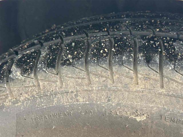 ローレル メダリスト　セレンシア　ＮＡＶＩエディション　フルノーマル車　タイミングベルト交換渡　オートライト　キーレスエントリー　電動格納ミラー　パワーシート　ＣＤ　ミュージックプレイヤー接続可　衝突安全ボディ　ＡＢＳ　エアコン　パワーステアリング（23枚目）