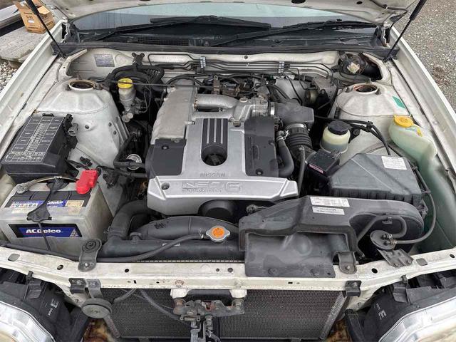 ローレル メダリスト　セレンシア　ＮＡＶＩエディション　フルノーマル車　タイミングベルト交換渡　オートライト　キーレスエントリー　電動格納ミラー　パワーシート　ＣＤ　ミュージックプレイヤー接続可　衝突安全ボディ　ＡＢＳ　エアコン　パワーステアリング（24枚目）