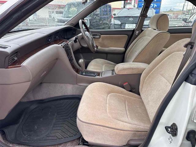 ローレル メダリスト　セレンシア　ＮＡＶＩエディション　フルノーマル車　タイミングベルト交換渡　オートライト　キーレスエントリー　電動格納ミラー　パワーシート　ＣＤ　ミュージックプレイヤー接続可　衝突安全ボディ　ＡＢＳ　エアコン　パワーステアリング（30枚目）