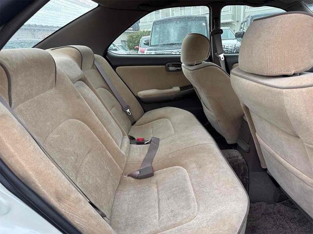 ローレル メダリスト　セレンシア　ＮＡＶＩエディション　フルノーマル車　タイミングベルト交換渡　オートライト　キーレスエントリー　電動格納ミラー　パワーシート　ＣＤ　ミュージックプレイヤー接続可　衝突安全ボディ　ＡＢＳ　エアコン　パワーステアリング（35枚目）