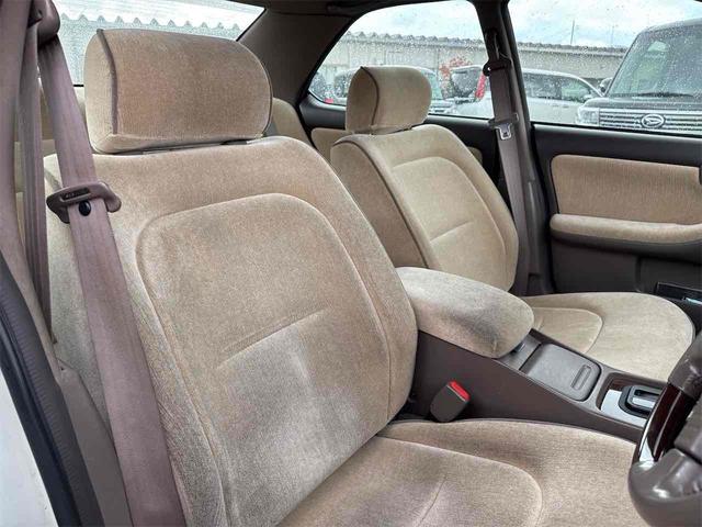 ローレル メダリスト　セレンシア　ＮＡＶＩエディション　フルノーマル車　タイミングベルト交換渡　オートライト　キーレスエントリー　電動格納ミラー　パワーシート　ＣＤ　ミュージックプレイヤー接続可　衝突安全ボディ　ＡＢＳ　エアコン　パワーステアリング（36枚目）