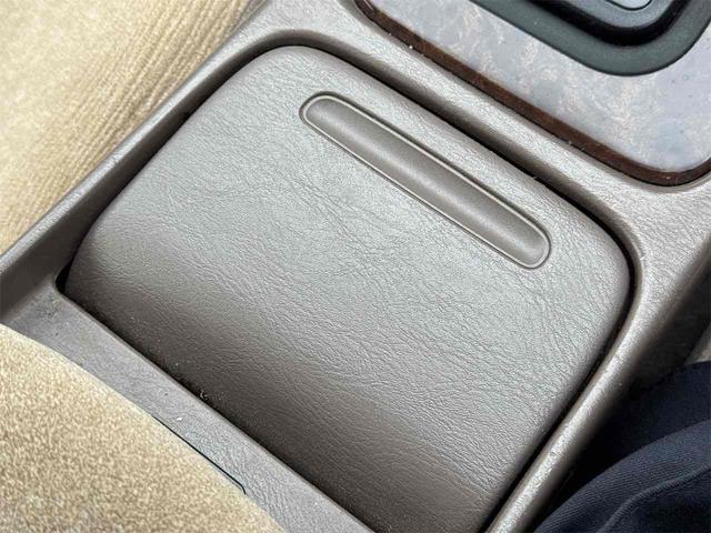 ローレル メダリスト　セレンシア　ＮＡＶＩエディション　フルノーマル車　タイミングベルト交換渡　オートライト　キーレスエントリー　電動格納ミラー　パワーシート　ＣＤ　ミュージックプレイヤー接続可　衝突安全ボディ　ＡＢＳ　エアコン　パワーステアリング（45枚目）