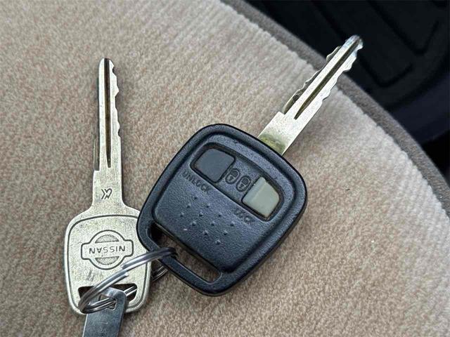 ローレル メダリスト　セレンシア　ＮＡＶＩエディション　フルノーマル車　タイミングベルト交換渡　オートライト　キーレスエントリー　電動格納ミラー　パワーシート　ＣＤ　ミュージックプレイヤー接続可　衝突安全ボディ　ＡＢＳ　エアコン　パワーステアリング（47枚目）