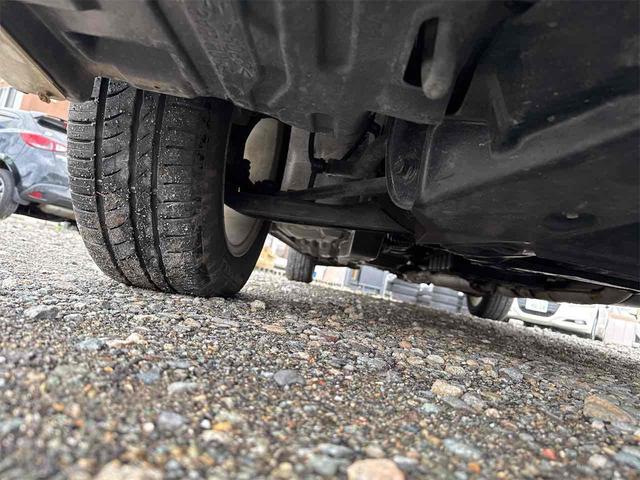 ローレル メダリスト　セレンシア　ＮＡＶＩエディション　フルノーマル車　タイミングベルト交換渡　オートライト　キーレスエントリー　電動格納ミラー　パワーシート　ＣＤ　ミュージックプレイヤー接続可　衝突安全ボディ　ＡＢＳ　エアコン　パワーステアリング（50枚目）