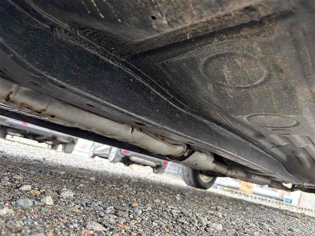 ローレル メダリスト　セレンシア　ＮＡＶＩエディション　フルノーマル車　タイミングベルト交換渡　オートライト　キーレスエントリー　電動格納ミラー　パワーシート　ＣＤ　ミュージックプレイヤー接続可　衝突安全ボディ　ＡＢＳ　エアコン　パワーステアリング（52枚目）