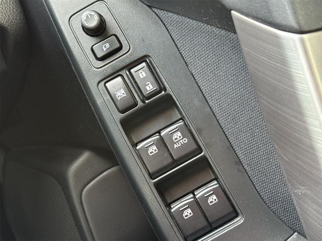 フォレスター 2.0i-L アイサイト 4WD ETC バックカメラ オートクルーズコントロール 衝突被害軽減システム ナビ TV オートライト HID アルミホイール スマートキー アイドリングストップ 電動格納ミラー シートヒーター(11枚目)